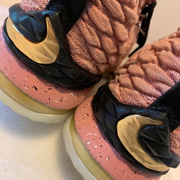 **SOLD** LeBron 15 limited GS rust pink - Picture 8 of 8